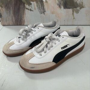 Puma Women’s. White and Black Casual Sneakers. Size 7